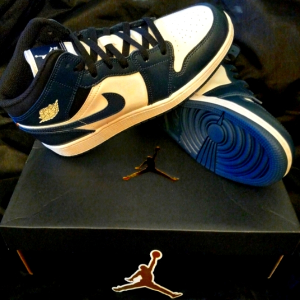 NEW AIR JORDAN 1 MID GS🔥🔥🔥